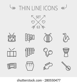 Juego de iconos de línea delgada de música y entretenimiento para web y móvil. El conjunto incluye: xilófono, sintonizador, saxofón, banjo, maracas, órganos, íconos de liras. Moderno diseño minimalista plano. Icono de gris oscuro del vector activado