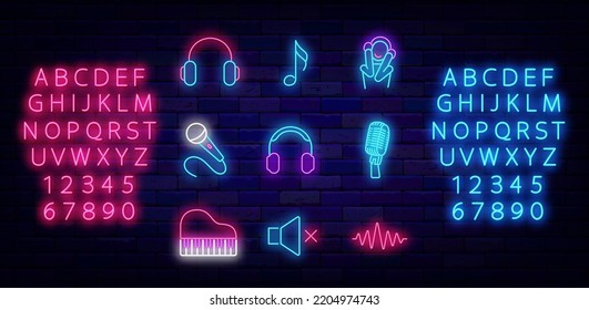 Colección de iconos de neón de música. Alfabeto rosa y azul luminoso. Piano, señal de volumen y micrófono. Emblema de la tienda musical. Logo del club nocturno. Símbolo brillante. Ilustración de material vectorial