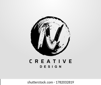 N Logo Lettre Avec Élément Grunge Cercle. Modèle de création de logo de l'éclaboussures de cercle rétro.