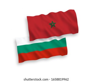 Länderspezifische Vektorillustration-Wellen-Flaggen von Bulgarien und Marokko einzeln auf weißem Hintergrund. 1 bis 2 %.
