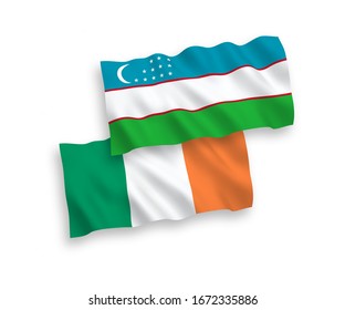 Banderas de olas de tela vectorial nacional de Irlanda y Uzbekistán aisladas en fondo blanco. 1 a 2 proporciones.