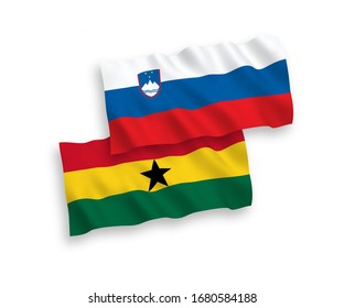 Banderas de olas de tela vectorial nacional de Eslovenia y Ghana aisladas en fondo blanco. 1 a 2 proporciones.