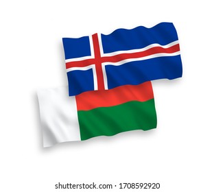 Banderas de olas de tela vectorial nacional de Islandia y Madagascar aisladas en fondo blanco. 1 a 2 proporciones.