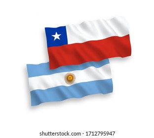 Länderspezifische Vektorillustration-Wellen-Flaggen von Chile und Argentinien einzeln auf weißem Hintergrund. 1 bis 2 %.