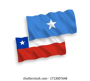 Banderas de olas de tela vectorial nacional de Chile y Somalia aisladas en fondo blanco. 1 a 2 proporciones.