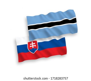 Banderas de olas de tela vectorial nacional de Eslovaquia y Botswana aisladas en fondo blanco. 1 a 2 proporciones.