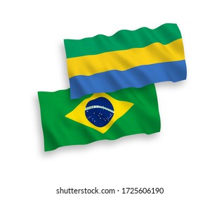Banderas de olas de tela vectorial nacional de Brasil y Gabón aisladas en fondo blanco. de 1 a 2.