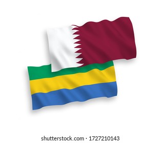 Banderas de ondulación de tela vectorial nacional de Gabón y Qatar aisladas en fondo blanco. de 1 a 2.