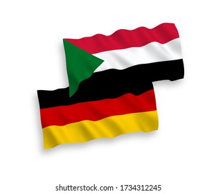 Banderas de olas de tela vectorial nacional de Alemania y Sudán aisladas en fondo blanco. de 1 a 2.
