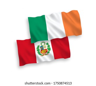 Banderas de olas de tela vectorial nacional de Irlanda y Perú aisladas en fondo blanco. de 1 a 2.