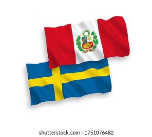 Banderas onduladas de tela vectorial nacional de Suecia y Perú aisladas en fondo blanco. de 1 a 2.