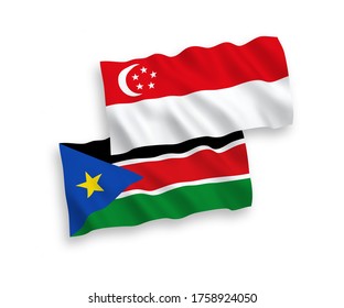Banderas de olas de tela vectorial nacional de la República de Sudán del Sur y Singapur aisladas en fondo blanco. de 1 a 2.