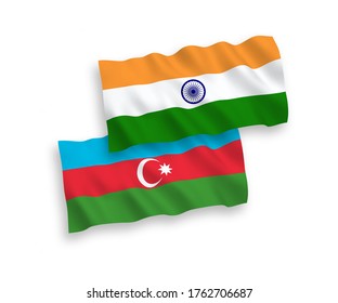 Banderas de olas de tela vectorial nacional de India y Azerbaiyán aisladas en fondo blanco. de 1 a 2.