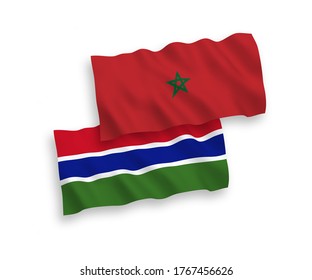 Nationale Vektor-Wellen-Flaggen der Republik Gambia und Marokko einzeln auf weißem Hintergrund. 1 bis 2 %.