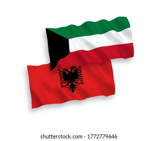 Banderas de olas de tela vectorial nacional de Albania y Kuwait aisladas en fondo blanco. de 1 a 2.