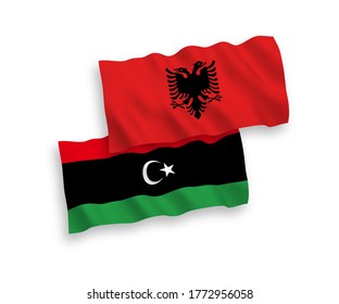 Banderas de olas de tela vectorial nacional de Albania y Libia aisladas en fondo blanco. de 1 a 2.