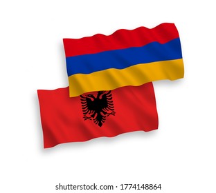 Banderas de olas de tela vectorial nacional de Albania y Armenia aisladas en fondo blanco. de 1 a 2.