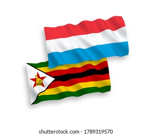 Nationale Vektor-Wellen-Flaggen von Simbabwe und Luxemburg einzeln auf weißem Hintergrund. 1 bis 2 %.
