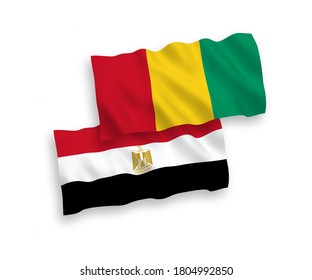 Banderas de ondulación de tela vectorial nacional de Guinea y Egipto aisladas en fondo blanco. de 1 a 2.