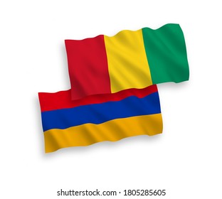 Banderas de ondulación de tela vectorial nacional de Guinea y Armenia aisladas en fondo blanco. de 1 a 2.