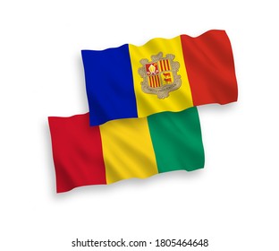 Banderas de ondulación de tela vectorial nacional de Guinea y Andorra aisladas en fondo blanco. de 1 a 2.