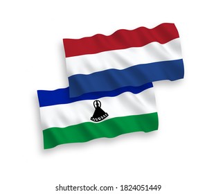 Banderas de ondulación de tela vectorial nacional de Lesotho y los Países Bajos aisladas sobre fondo blanco. de 1 a 2.