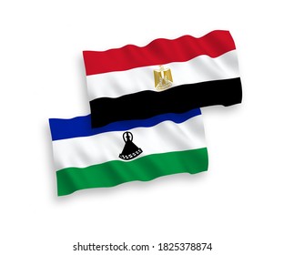 Banderas de ondulación de tela vectorial nacional de Lesotho y Egipto aisladas de fondo blanco. de 1 a 2.