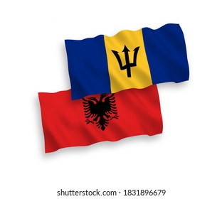 Banderas de olas de tela vectorial nacional de Barbados y Albania aisladas en fondo blanco. de 1 a 2.