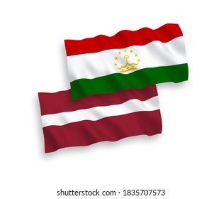Banderas de olas de tela vectorial nacional de Letonia y Tayikistán aisladas en fondo blanco. de 1 a 2.