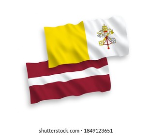 Banderas de olas de tela vectorial nacional de Letonia y el Vaticano aisladas en fondo blanco. de 1 a 2.