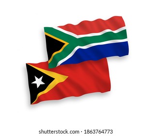 Nationale Vektor-Wellen-Flaggen von Osttimor und der Republik Südafrika einzeln auf weißem Hintergrund. 1 bis 2 %.