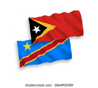 Banderas de olas de tela vectorial nacional de Timor Oriental y de la República Democrática del Congo aisladas de fondo blanco. de 1 a 2.