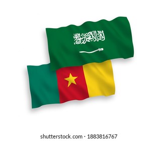 Banderas de olas de tela vectorial nacional de Arabia Saudita y Camerún aisladas en fondo blanco. de 1 a 2.