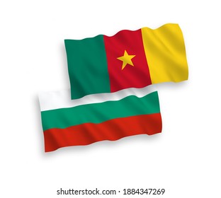 Banderas de olas de tela vectorial nacional de Bulgaria y Camerún aisladas en fondo blanco. de 1 a 2.