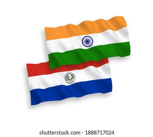 Nationale Vektor-Wellen-Flaggen von Indien und Paraguay einzeln auf weißem Hintergrund. 1 bis 2 %.