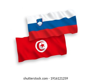 Banderas de olas de tela vectorial nacional de Eslovenia y la República de Túnez aisladas en fondo blanco. de 1 a 2.