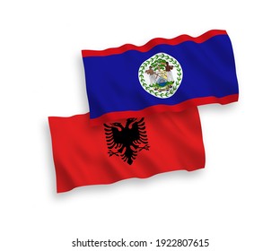 Nationale Vektor-Wellen-Flaggen von Belize und Albanien einzeln auf weißem Hintergrund. 1 bis 2 %.