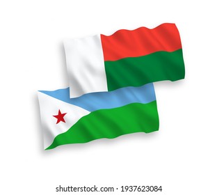 Banderas de olas de tela vectorial nacional de la República de Djibouti y Madagascar aisladas en fondo blanco. de 1 a 2.