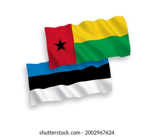 Banderas de ondulación de tela vectorial nacional de Estonia y la República de Guinea-Bissau aisladas en fondo blanco. de 1 a 2.