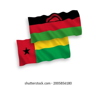 Banderas de olas de tela vectorial nacional de la República de Guinea Bissau y Malawi aisladas en fondo blanco. de 1 a 2.
