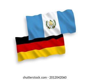 Banderas de olas de tela vectorial nacional de Alemania y la República de Guatemala aisladas en fondo blanco. de 1 a 2.
