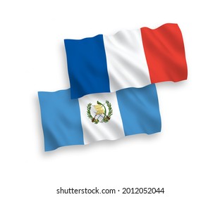 Nationale Vektor-Wellen-Flaggen von Frankreich und der Republik Guatemala einzeln auf weißem Hintergrund. 1 bis 2 %.