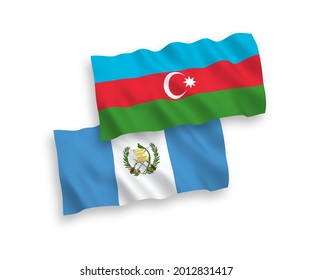 Nationale Vektor-Wellen-Flaggen der Republik Guatemala und Aserbaidschan einzeln auf weißem Hintergrund. 1 bis 2 %.