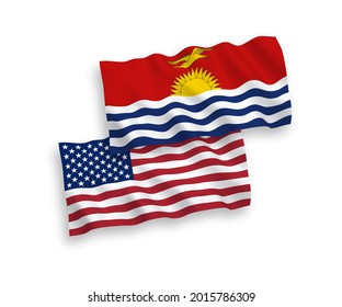 Nationale Vektor-Wellen-Flaggen der Republik Kiribati und der USA einzeln auf weißem Hintergrund. 1 bis 2 %.