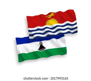 Banderas de ondulación de tela vectorial nacional de la República de Kiribati y Lesotho aisladas de fondo blanco. de 1 a 2.