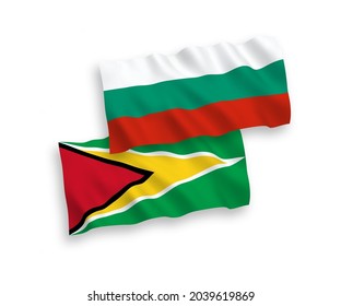 Banderas de olas de tela vectorial nacional de Bulgaria y República Cooperativa de Guyana aisladas en fondo blanco. de 1 a 2.
