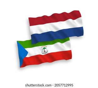 Banderas de ondulación de tela vectorial nacional de la República de Guinea Ecuatorial y los Países Bajos aisladas de fondo blanco. de 1 a 2.
