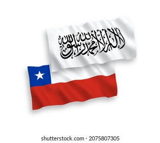 Nationale Vektor-Wellen-Flaggen von Taliban und Chile einzeln auf weißem Hintergrund. 1 bis 2 %.