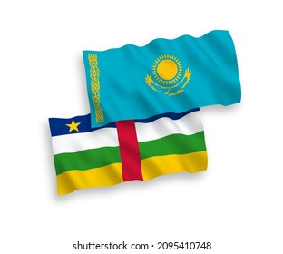 Banderas de olas de tela vectorial nacional de Kazajistán y la República Centroafricana aisladas en fondo blanco. de 1 a 2.