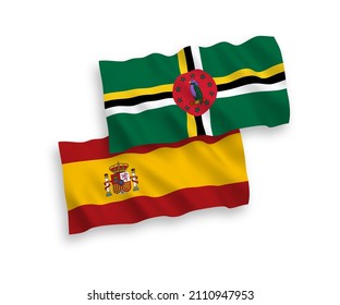 Banderas de olas de tela vectorial nacional de Dominica y España aisladas en fondo blanco. de 1 a 2.